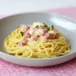 Spaghetti Carbonara mit Sahne (einfaches und schnelles Pasta Rezept)